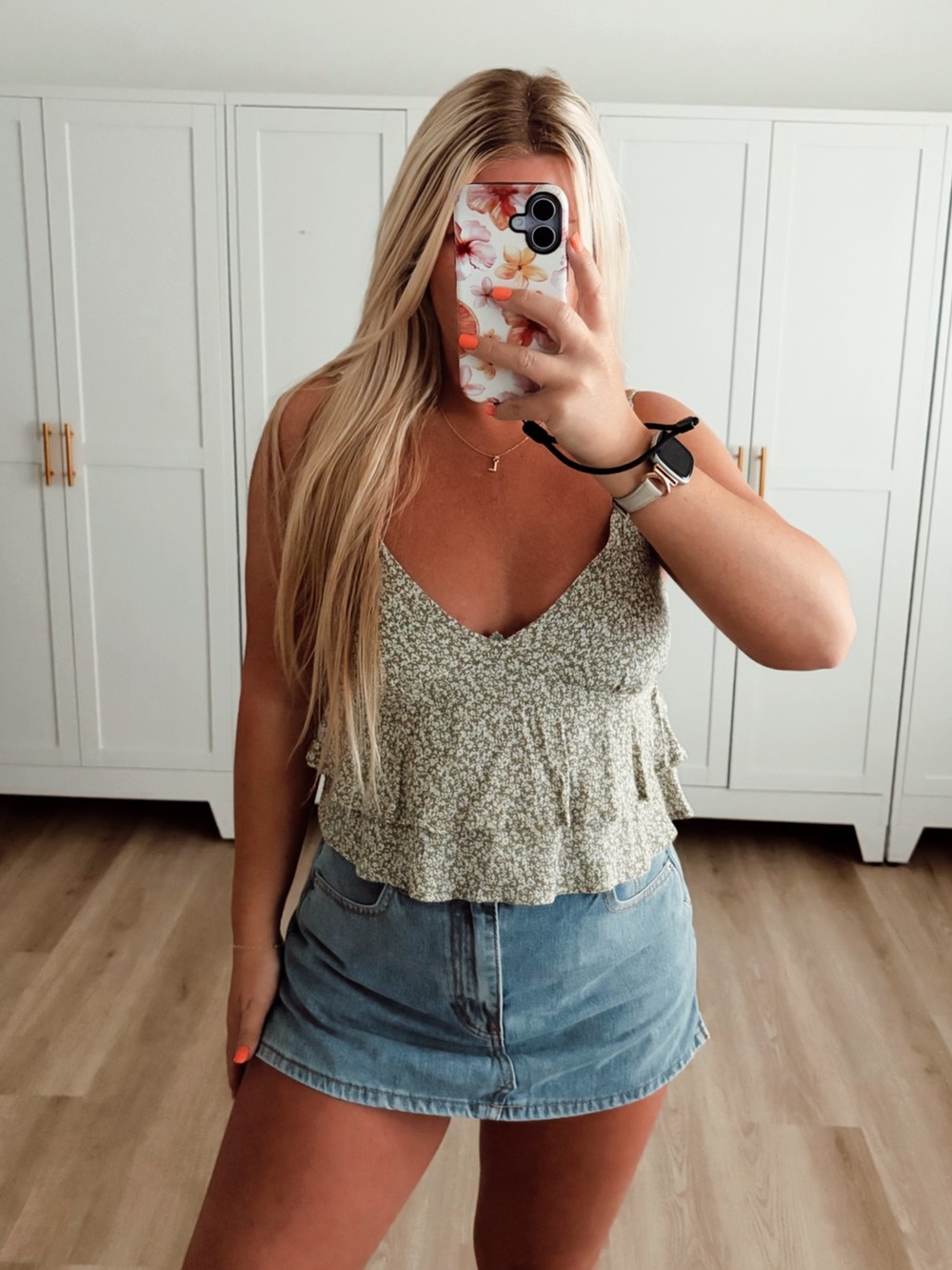 🆕 NWT green and white floral ruffle tank top